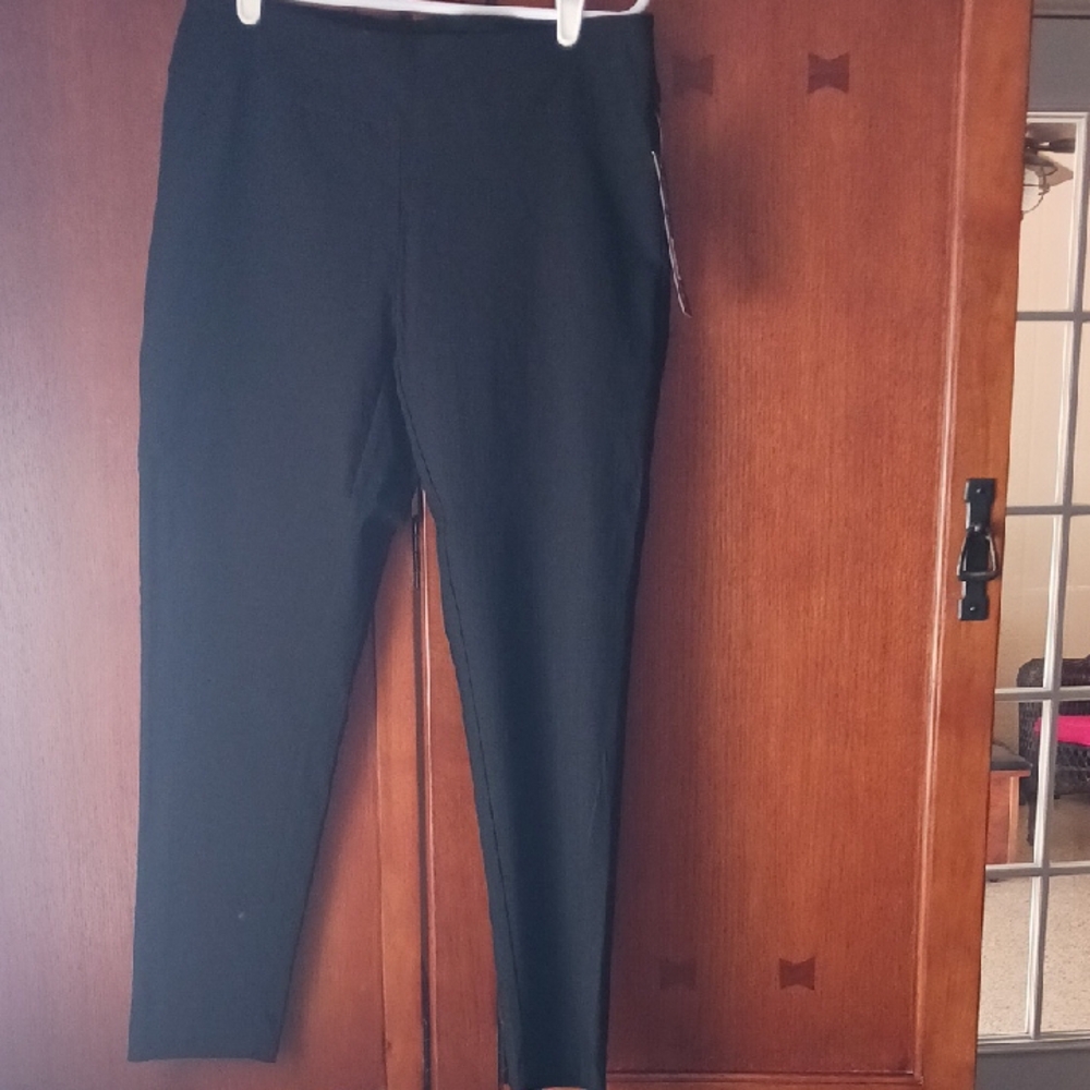 NWT BELLA ROSE Black Slim Fit Pants